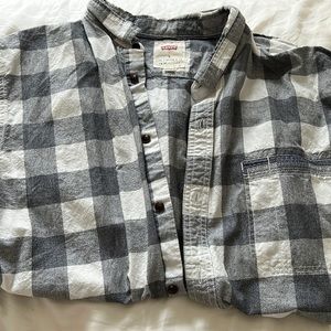 Mens Levi’s button down shirt
